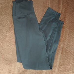 Alainah III Sleek Legging Size Small Pigeon Blue